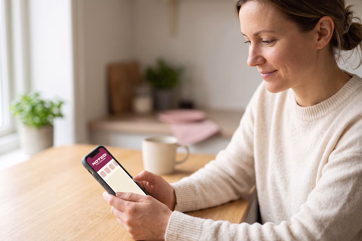 woman-using-noted-app-on-phone